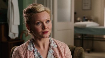 Movie still from “Charlotte's Web” (2006), directed by Gary Winick – A person wearing a sweater; Close Up shot, Over the shoulder angle