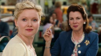 Movie still from “Charlotte's Web” (2006), directed by Gary Winick – Two women sitting at a table in front of each other; Close Up shot, Over the shoulder angle