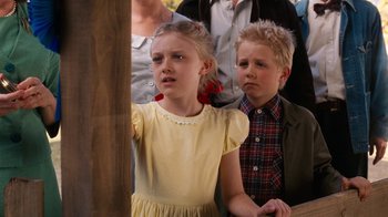 Movie still from “Charlotte's Web” (2006), directed by Gary Winick – A couple of kids standing next to each other; Close Up shot, Over the shoulder angle