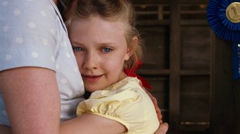 Movie still from “Charlotte's Web” (2006), directed by Gary Winick – A little girl is hugging her mother; Close Up shot, Over the shoulder angle
