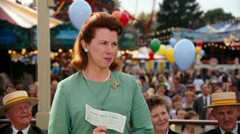 Movie still from “Charlotte's Web” (2006), directed by Gary Winick – A woman in a green dress holding a ticket; Close Up shot, Over the shoulder angle