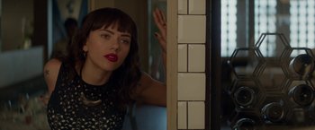 Movie still from “Chef” (2014), directed by Jon Favreau – A woman with red lipstick leaning against a wall; Close Up shot, Over the shoulder angle