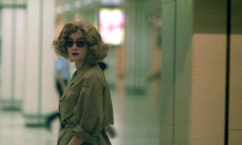 Movie still from “Chungking Express” (1994), directed by Kar-Wai Wong – A woman in sunglasses and a trench coat; Medium shot, Over the shoulder angle