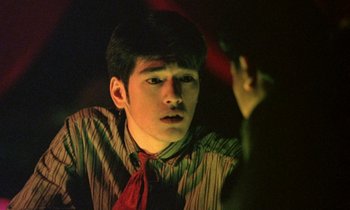 Movie still from “Chungking Express” (1994), directed by Kar-Wai Wong – A man in a striped shirt and a red neck tie; Close Up shot, Over the shoulder angle