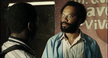 Movie still from “City of Men” (2007), directed by Paulo Morelli – A man with glasses talking to another man in front of a wall; Close Up shot, Over the shoulder angle