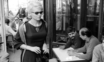 Movie still from “Cléo from 5 to 7” (1962), directed by Agnès Varda – A black and white photo of a woman and a cat; Medium shot, Over the shoulder angle