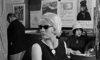 Movie still from “Cléo from 5 to 7” (1962), directed by Agnès Varda – A black and white photo of a woman wearing sunglasses; Close Up shot, Low angle
