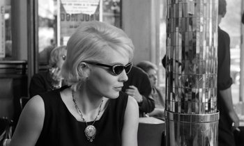 Movie still from “Cléo from 5 to 7” (1962), directed by Agnès Varda – A black and white photo of a woman wearing sunglasses; Close Up shot, Low angle