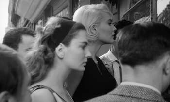 Movie still from “Cléo from 5 to 7” (1962), directed by Agnès Varda – A black and white photo of two women and a man; Close Up shot, Low angle
