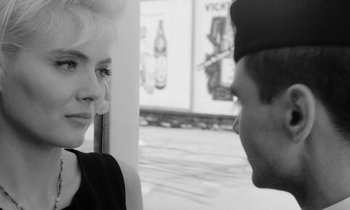 Movie still from “Cléo from 5 to 7” (1962), directed by Agnès Varda – A man and a woman talking to each other outside; Close Up shot, Over the shoulder angle