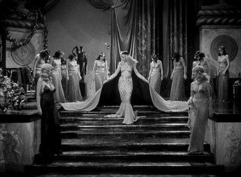 Movie still from “Cleopatra” (1934), directed by Cecil B. DeMille – A group of women standing around a woman in a long dress; Extreme Wide shot, High angle
