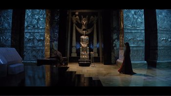 Movie still from “Cleopatra” (1963), directed by Rouben Mamoulian – A woman is standing in front of an egyptian statue; Wide shot, High angle