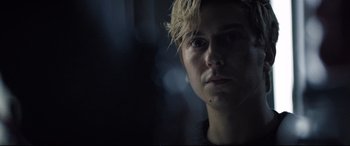 Movie still from “Death Note” (2017), directed by Adam Wingard – A man with blonde hair is staring into the distance; Close Up shot, Over the shoulder angle
