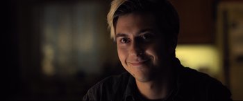 Movie still from “Death Note” (2017), directed by Adam Wingard – A person with blond hair smiling; Close Up shot, Over the shoulder angle