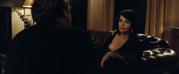 Movie still from “Clouds of Sils Maria” (2014), directed by Olivier Assayas – A woman sitting on a couch next to a man; Close Up shot, Over the shoulder angle