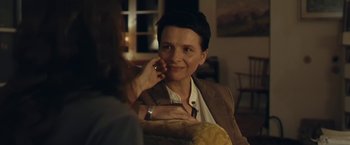 Movie still from “Clouds of Sils Maria” (2014), directed by Olivier Assayas – A woman sitting in front of another woman holding a cell phone to her ear; Close Up shot, Over the shoulder angle