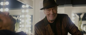 Movie still from “Danny Collins” (2015), directed by Dan Fogelman – An older man wearing a hat and a jacket; Close Up shot, Over the shoulder angle