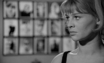 Movie still from “Darling” (1965), directed by John Schlesinger – Black and white photograph of a woman looking at the camera; Close Up shot, Over the shoulder angle