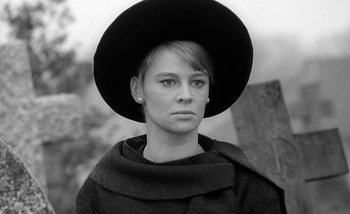 Movie still from “Darling” (1965), directed by John Schlesinger – A black and white photo of a woman wearing a hat; Close Up shot, Low angle