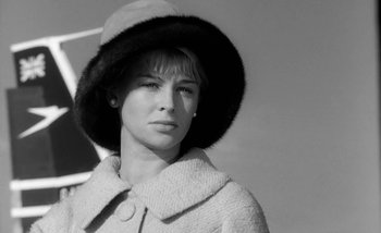 Movie still from “Darling” (1965), directed by John Schlesinger – A black and white photo of a woman wearing a hat; Close Up shot, Low angle
