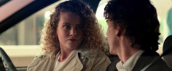 Movie still from “Days of Thunder” (1990), directed by Tony Scott – A woman with curly red hair is looking at a man with curly red hair; Close Up shot, Over the shoulder angle