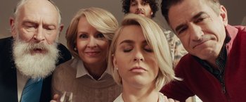 Movie still from “Dirty Grandpa” (2016), directed by Dan Mazer – A group of people that are sitting in a room together; Close Up shot, Over the shoulder angle