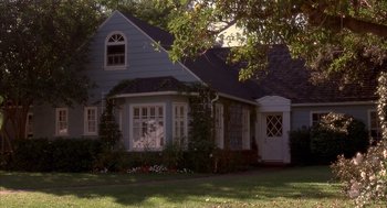 Movie still from “Deliver Us from Eva” (2003), directed by Gary Hardwick – A blue house with ivy growing on it's roof; Wide shot, High angle