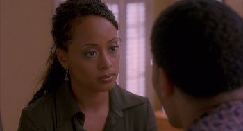 Movie still from “Deliver Us from Eva” (2003), directed by Gary Hardwick – A woman is talking to a man in front of a window; Close Up shot, Over the shoulder angle