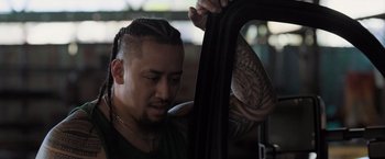 Movie still from “Destroyer” (2018), directed by Karyn Kusama – A person with a tattoo on his arm; Close Up shot, Over the shoulder angle