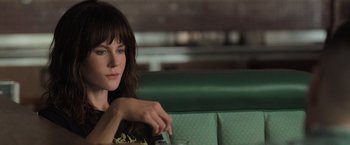 Movie still from “Destroyer” (2018), directed by Karyn Kusama – A woman sitting on a couch with a drink in her hand; Close Up shot, Over the shoulder angle