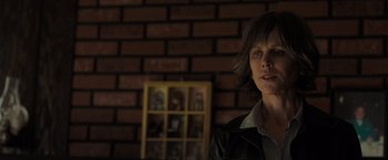 Movie still from “Destroyer” (2018), directed by Karyn Kusama – A woman standing in front of a brick wall; Close Up shot, Over the shoulder angle