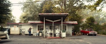 Movie still from “Diary of a Wimpy Kid: The Long Haul” (2017), directed by David Bowers – An ice cream stand with a man sitting in front of it; Extreme Wide shot, High angle