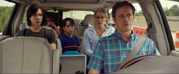 Movie still from “Diary of a Wimpy Kid: The Long Haul” (2017), directed by David Bowers – A group of people sitting in the back of a car; Medium shot, Over the shoulder angle