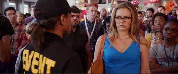 Movie still from “Diary of a Wimpy Kid: The Long Haul” (2017), directed by David Bowers – A group of people that are standing around each other; Medium shot, Over the shoulder angle