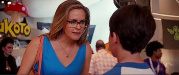 Movie still from “Diary of a Wimpy Kid: The Long Haul” (2017), directed by David Bowers – A woman wearing glasses talking to a young boy; Close Up shot, Over the shoulder angle