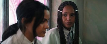 Movie still from “Do Revenge” (2022), directed by Jennifer Kaytin Robinson – Two women are looking at each other in a room; Close Up shot, Over the shoulder angle