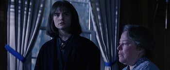 Movie still from “Dolores Claiborne” (1995), directed by Taylor Hackford – A woman standing next to another woman in a room; Close Up shot, Over the shoulder angle