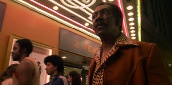 Movie still from “Dolemite Is My Name” (2019), directed by Craig Brewer – A man standing in front of a movie theater; Medium shot, Low angle