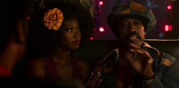 Movie still from “Dolemite Is My Name” (2019), directed by Craig Brewer – A man and a woman sitting next to each other; Close Up shot, Over the shoulder angle