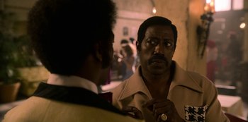 Movie still from “Dolemite Is My Name” (2019), directed by Craig Brewer – A man talking to another man in front of a crowd; Close Up shot, Over the shoulder angle