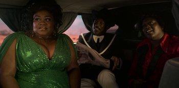 Movie still from “Dolemite Is My Name” (2019), directed by Craig Brewer – A man and a woman sitting in the back of a car; Medium shot, Over the shoulder angle