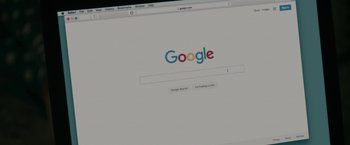 Movie still from “Don't Think Twice” (2016), directed by Mike Birbiglia – A computer screen showing the google search page; Extreme Close Up shot, High angle