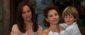 Movie still from “Double Jeopardy” (1999), directed by Bruce Beresford – Two beautiful women standing next to each other; Close Up shot, Over the shoulder angle