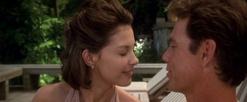 Movie still from “Double Jeopardy” (1999), directed by Bruce Beresford – A woman and a man's face; Close Up shot, Over the shoulder angle