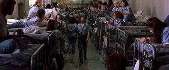 Movie still from “Double Jeopardy” (1999), directed by Bruce Beresford – A group of people sitting and standing in a room; Wide shot, High angle