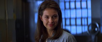 Movie still from “Double Jeopardy” (1999), directed by Bruce Beresford – A woman with long brown hair smiles for the camera; Close Up shot, Over the shoulder angle