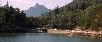 Movie still from “Double Jeopardy” (1999), directed by Bruce Beresford – A body of water surrounded by trees and mountains; Extreme Wide shot, High angle