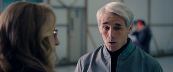 Movie still from “Don't Look Up” (2021), directed by Adam McKay – A man and a woman are talking in a room; Close Up shot, Over the shoulder angle