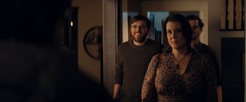 Movie still from “Don't Look Up” (2021), directed by Adam McKay – A man and a woman standing next to each other in a room; Medium shot, Over the shoulder angle