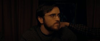 Movie still from “Don't Look Up” (2021), directed by Adam McKay – A person wearing glasses and a beard; Close Up shot, Over the shoulder angle